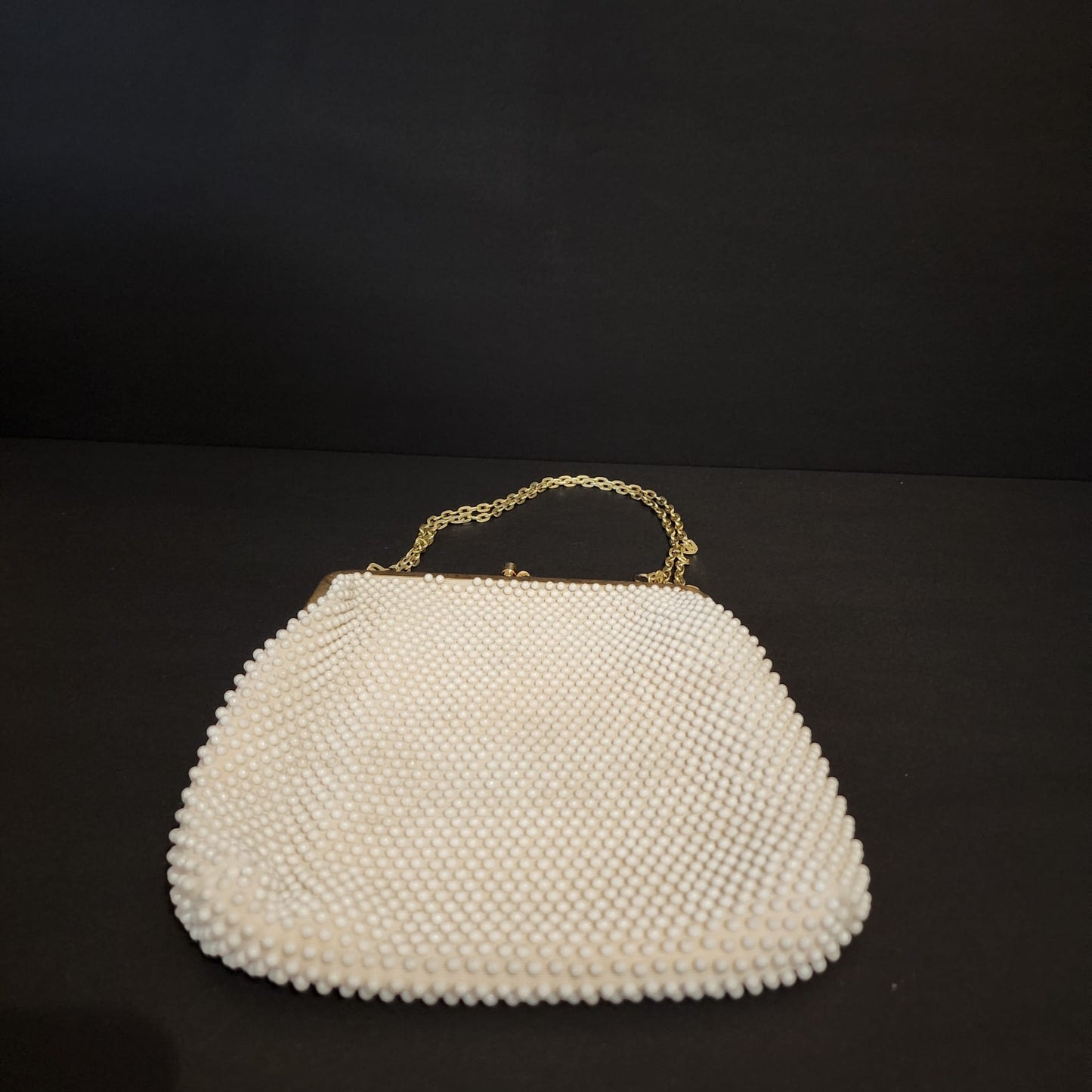 VINTAGE WHITE BEADED PURSE STYLED BY ARTEL WITH GOLD-TONED CLASP & CHAIN HANDLE