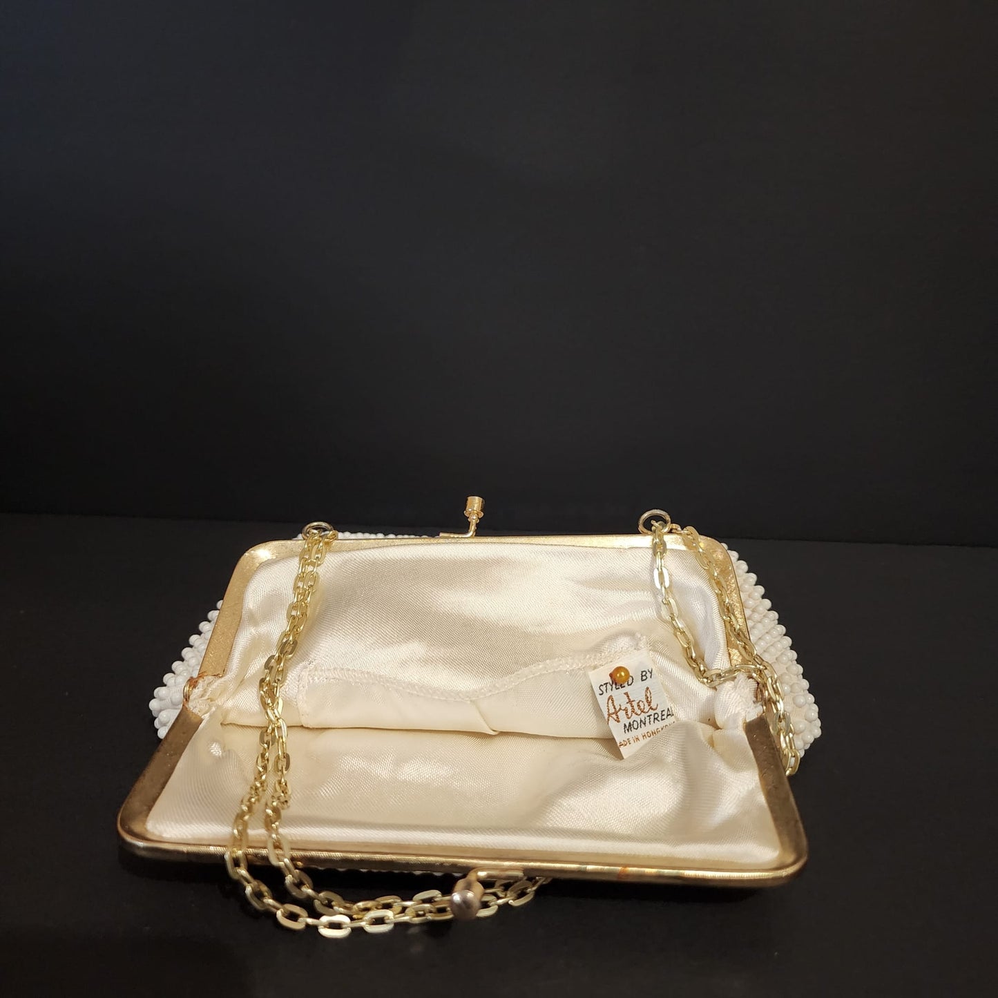 VINTAGE WHITE BEADED PURSE STYLED BY ARTEL WITH GOLD-TONED CLASP & CHAIN HANDLE