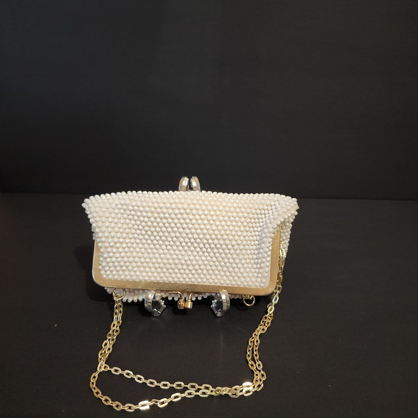 VINTAGE WHITE BEADED PURSE STYLED BY ARTEL WITH GOLD-TONED CLASP & CHAIN HANDLE