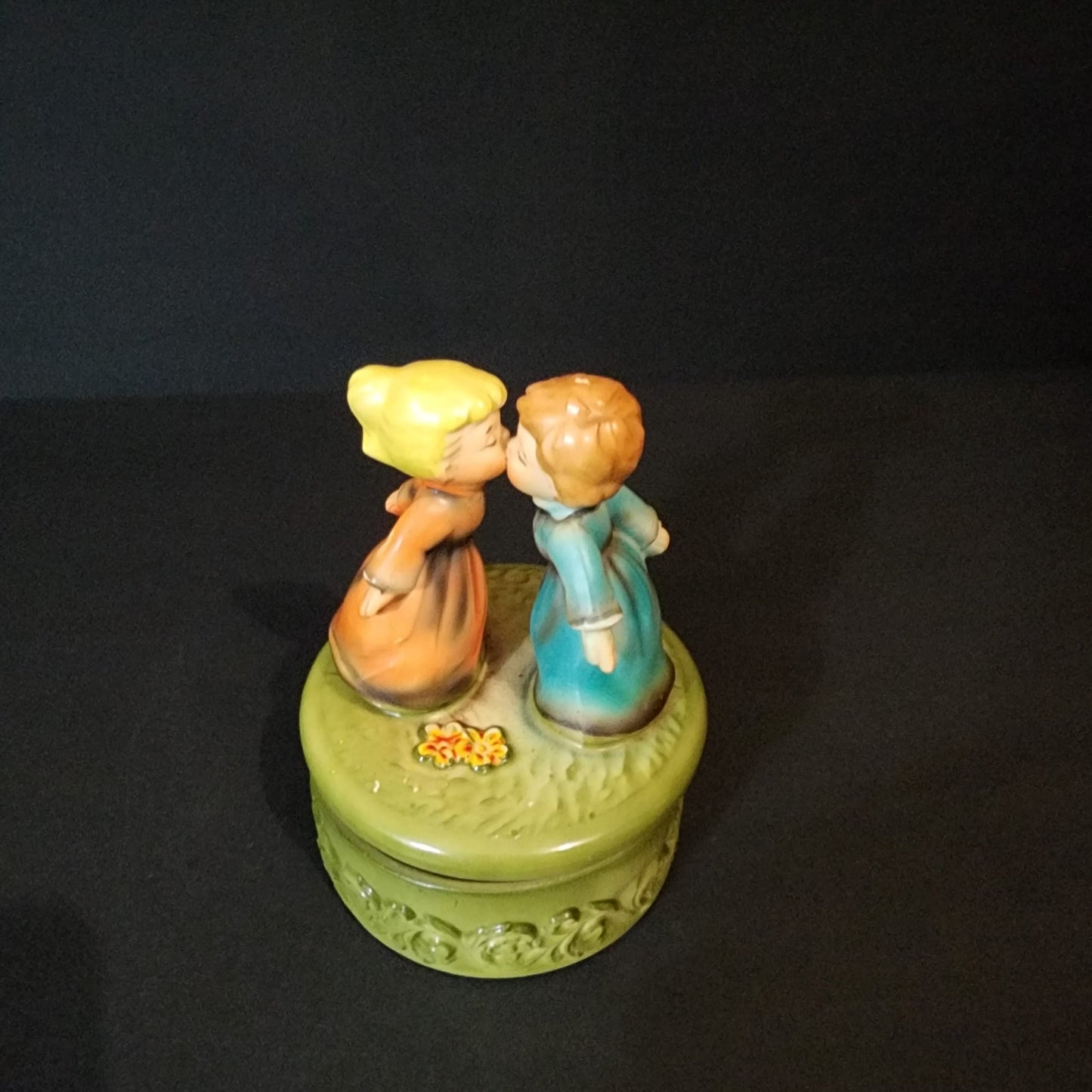 Berman & Anderson VTG 1970s Spinning Music Stand Kissing Couple