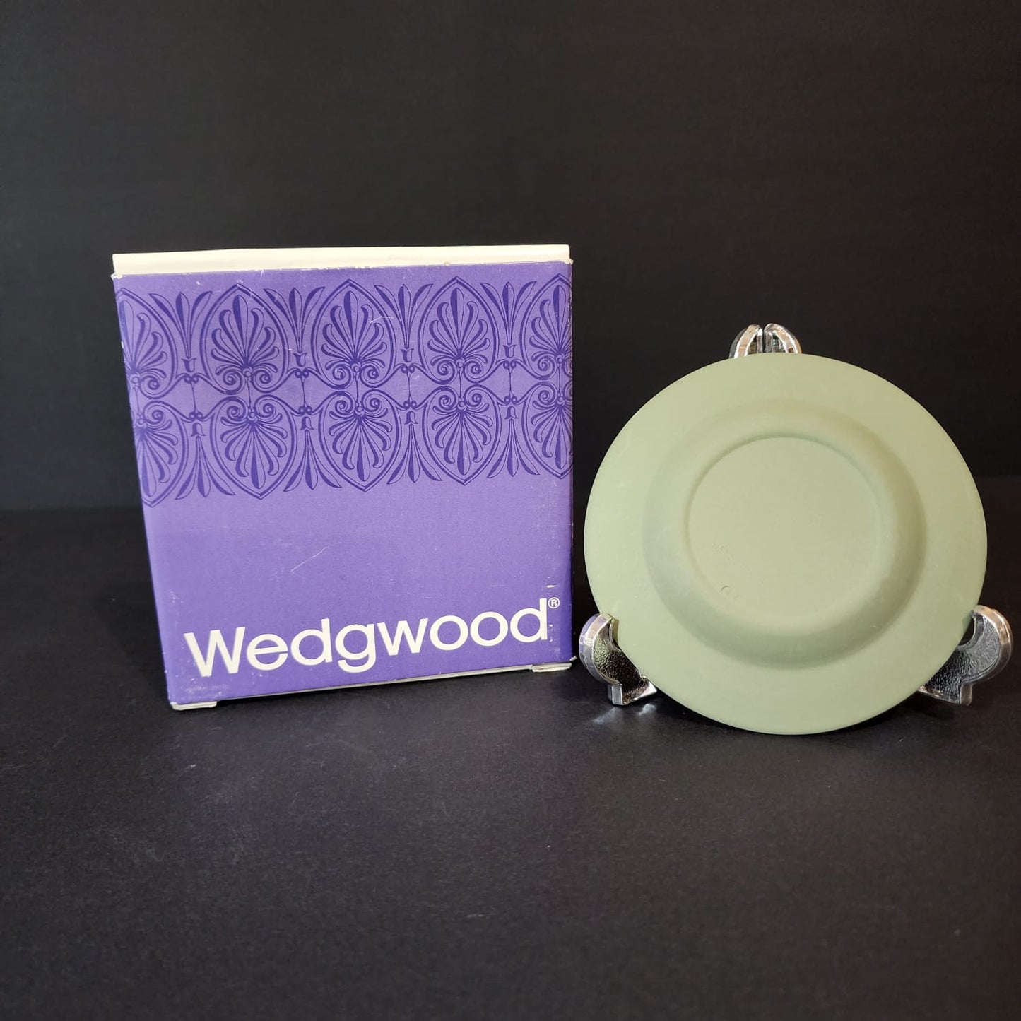 WEDGWOOD JASPERWARE ASHTRAY GREEN MUSES AND PEGASUS ROUND ENGLAND