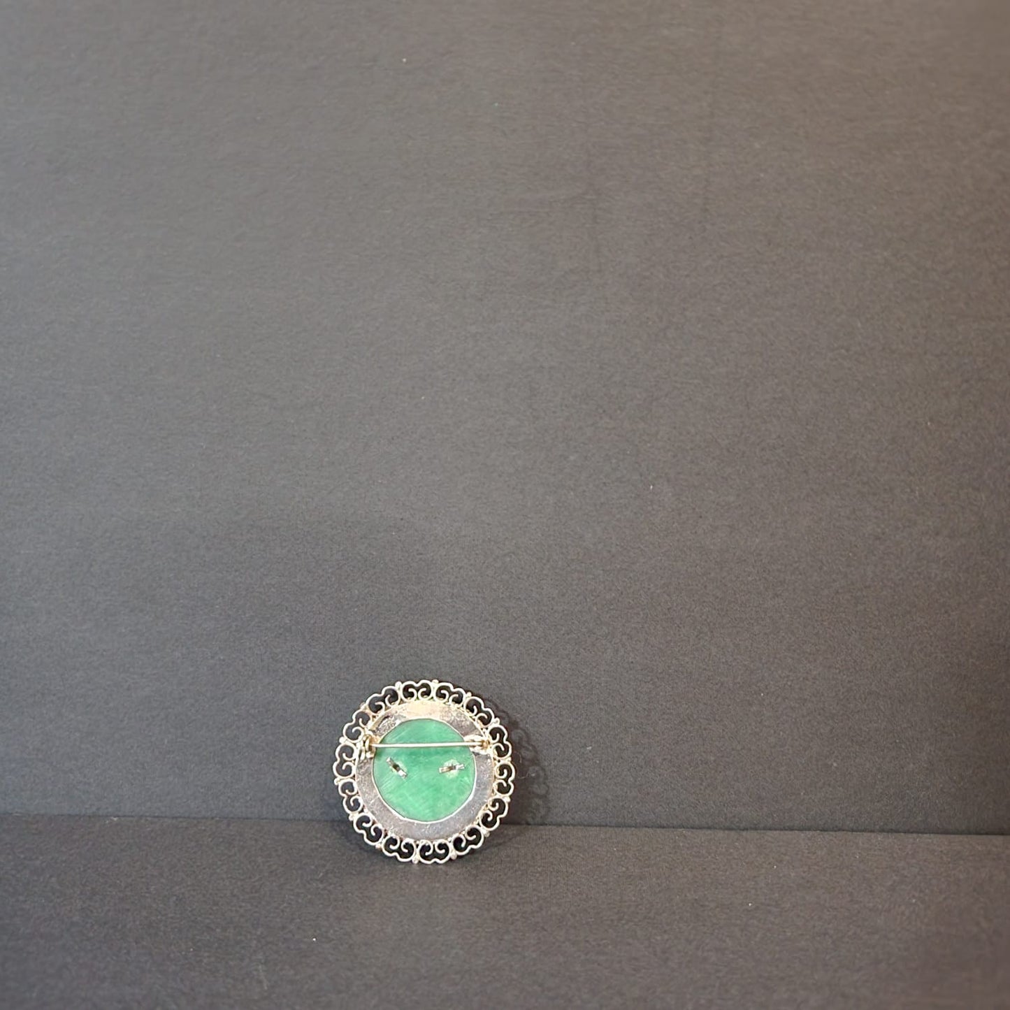 VINTAGE STERLING SILVER MEXICAN BROOCH WITH LARGE GREEN CENTER STONE