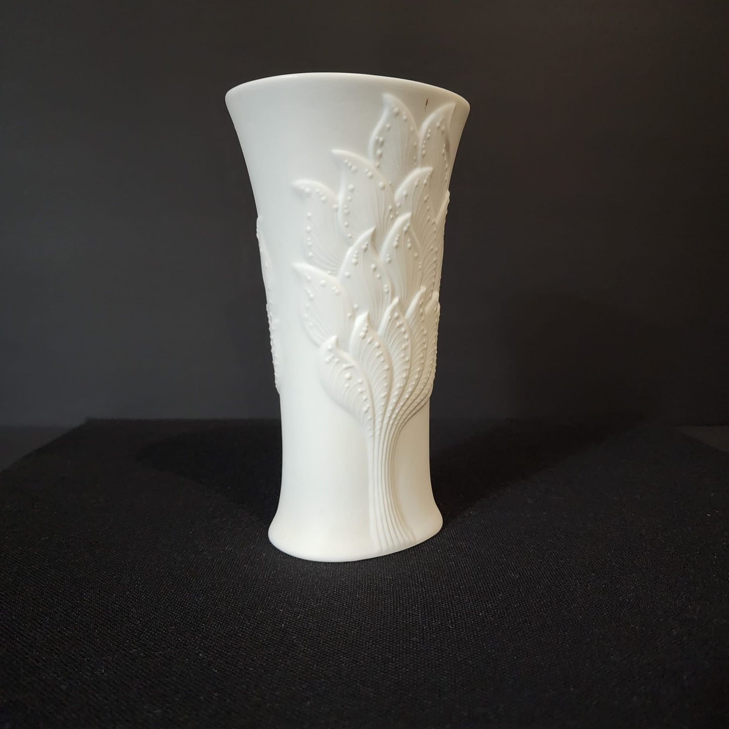 VINTAGE KAISER GERMANY MATTE WHITE BISQUE OP ART VASE STYLISH FLORAL