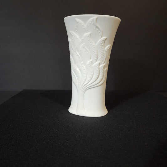 VINTAGE KAISER GERMANY MATTE WHITE BISQUE OP ART VASE STYLISH FLORAL