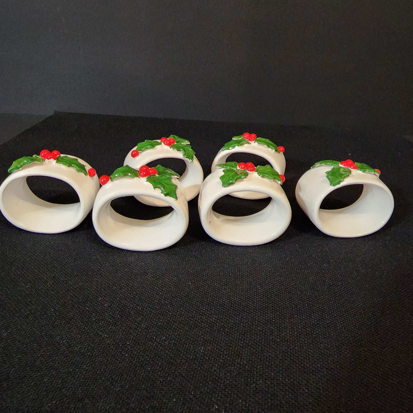 Christmas Berries Leave Ceramic Napkin Ring Holder