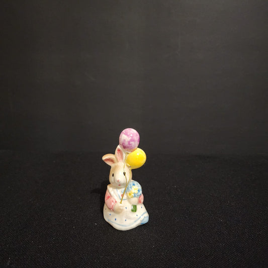 Vintage Gifferaft porcelain / ceramic bunny rabbit figurine holding balloons